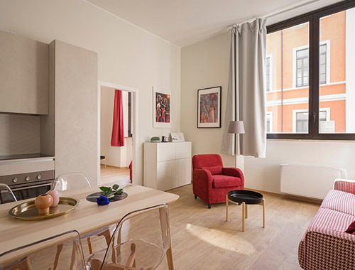 Сучасна квартира з вітальнею та балконом